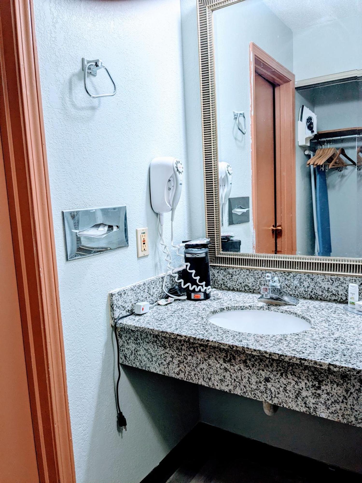 Econo Lodge Lebanon Esterno foto
